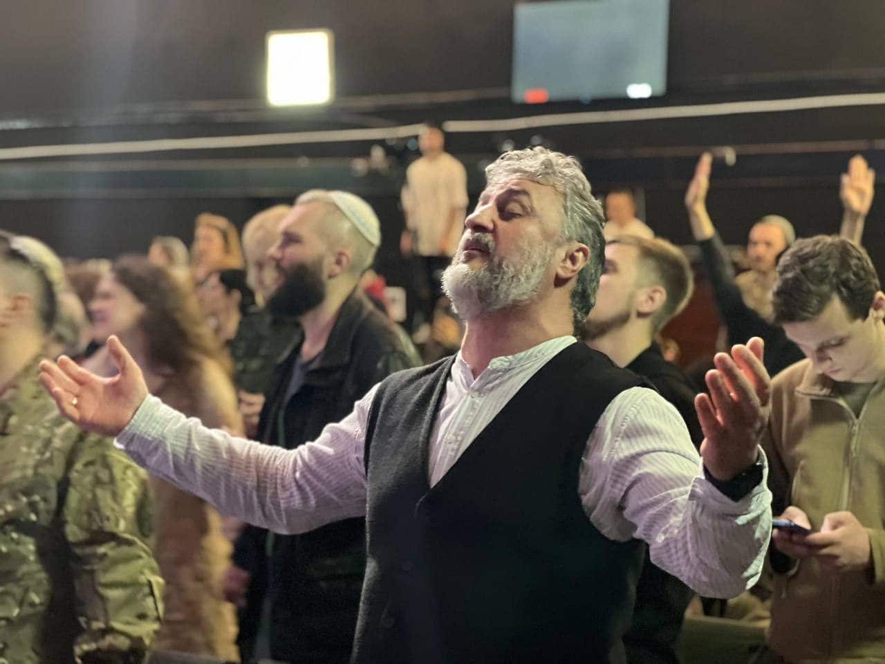 Християни різних конфесій молилися за перемогу та відбудову України на міжконфесійній молитві в Києві