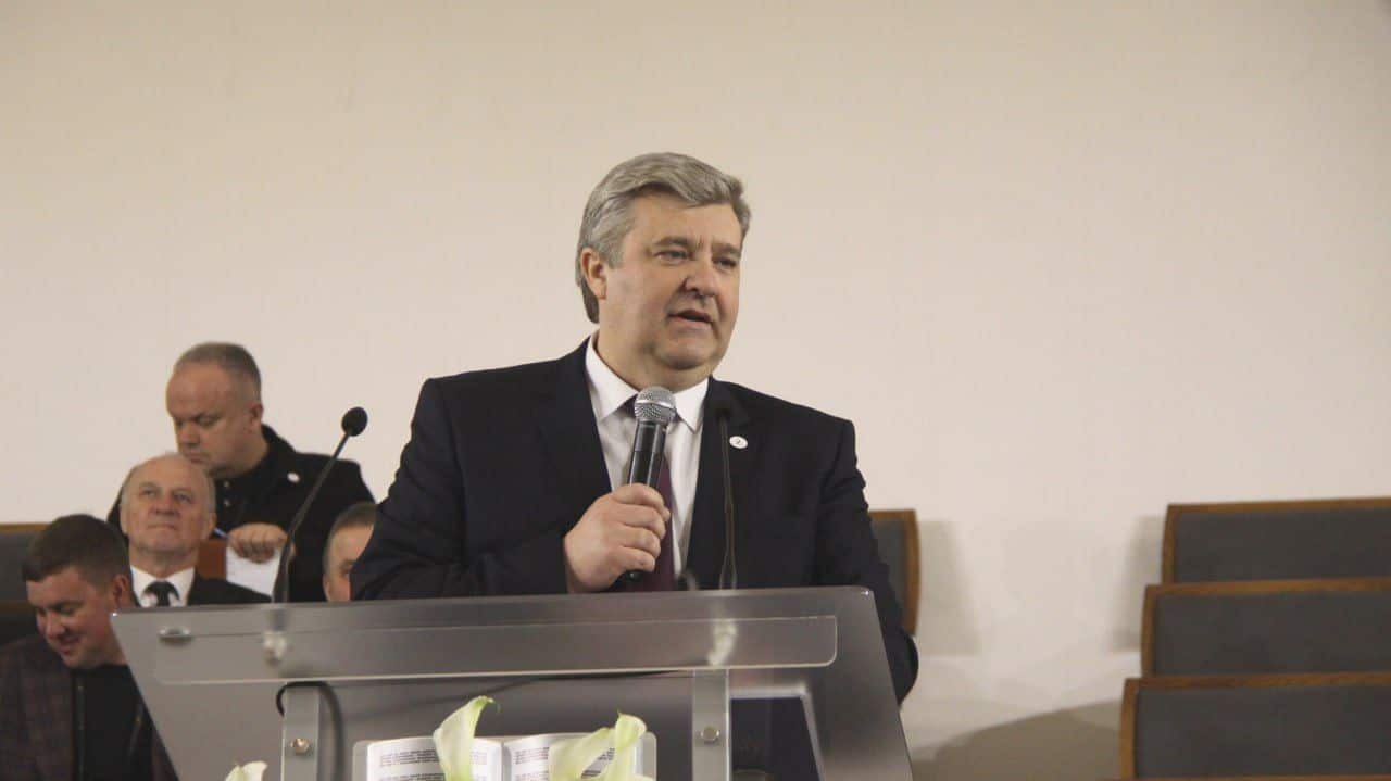 Анатолій Козачок старший єпископ УЦХВЄ