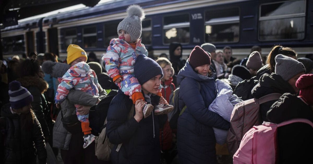 Повернення жінок-біженок України