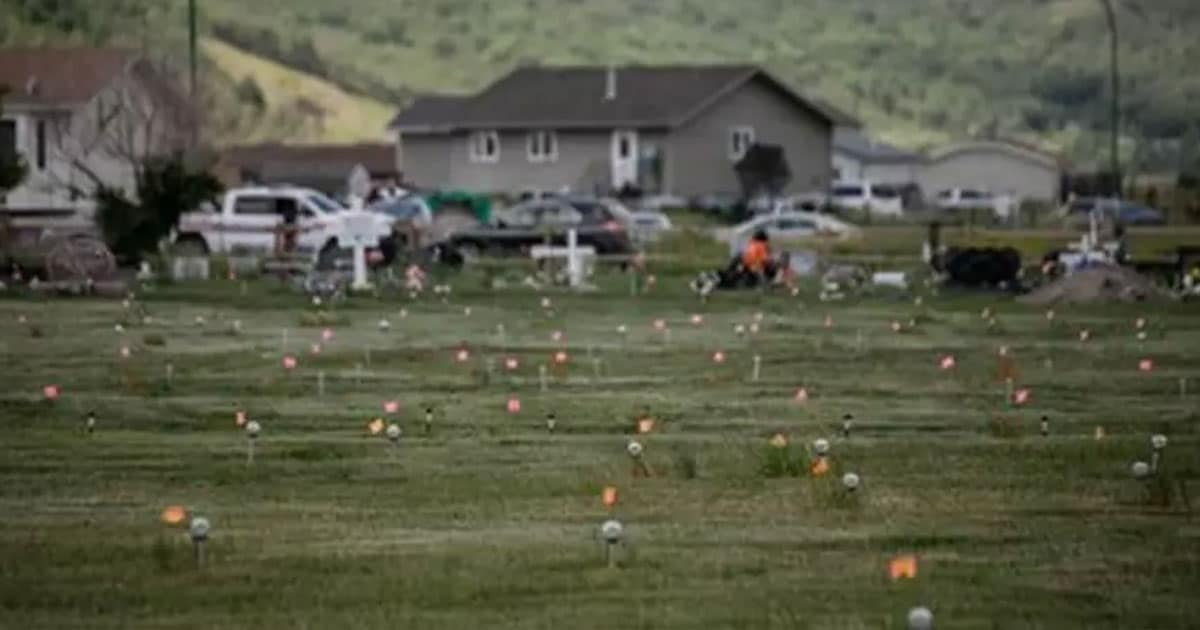 про масові поховання дітей