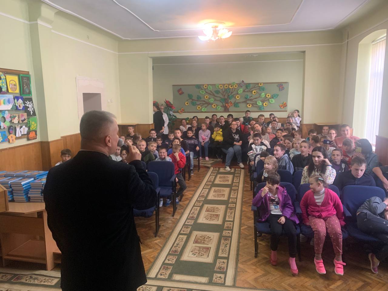 Діти Чернівецького інтернату та спецшколи отримали дитячі Біблії в рамках благодійної акції