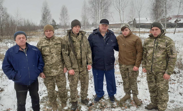 Після загибелі сина продовжує волонтерити: історія Юрія Глабця з Рівненщини