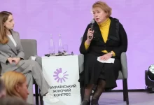 Елла Лібанова, директор Інституту демографії та соціальних досліджень, говорить на Українському жіночому конгресі.