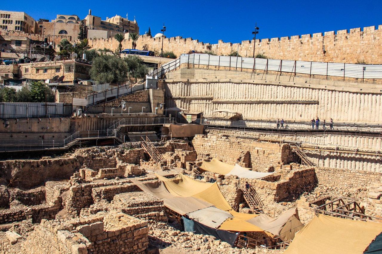 Відкриття в Єрусалимі: Черепиця з фортеці Антіоха Епіфана розкриває нові таємниці історії