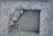 Фотографія Дугласа Боїна, що зображує храм імператорського культу в Спелло