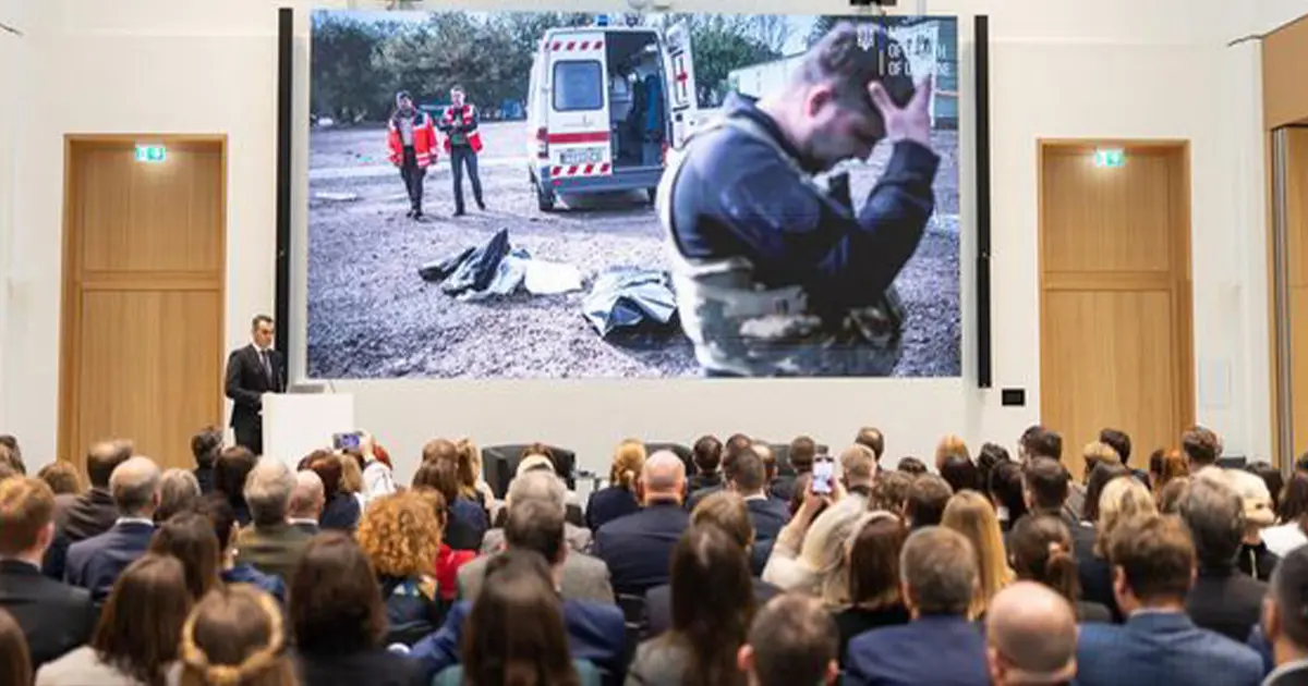 Віктор Ляшко говорить на конференції про ментальне здоров'я