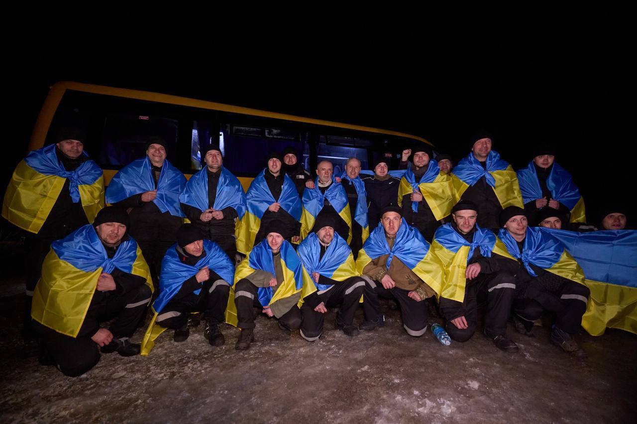 Відбувся обмін полоненими: сто військових повернулися додому