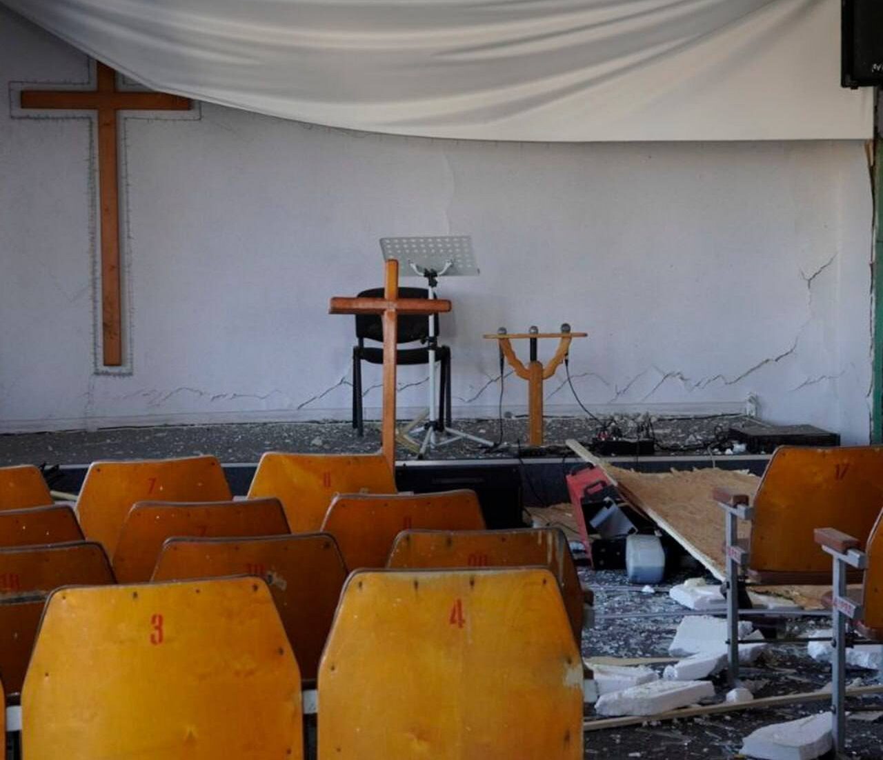 У Куп'янську внаслідок авіаудару зазнала руйнувань будівля церкви, а пастор загинув