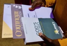 розповсюдження Біблій ув'язненим