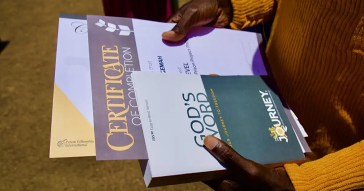 розповсюдження Біблій ув'язненим