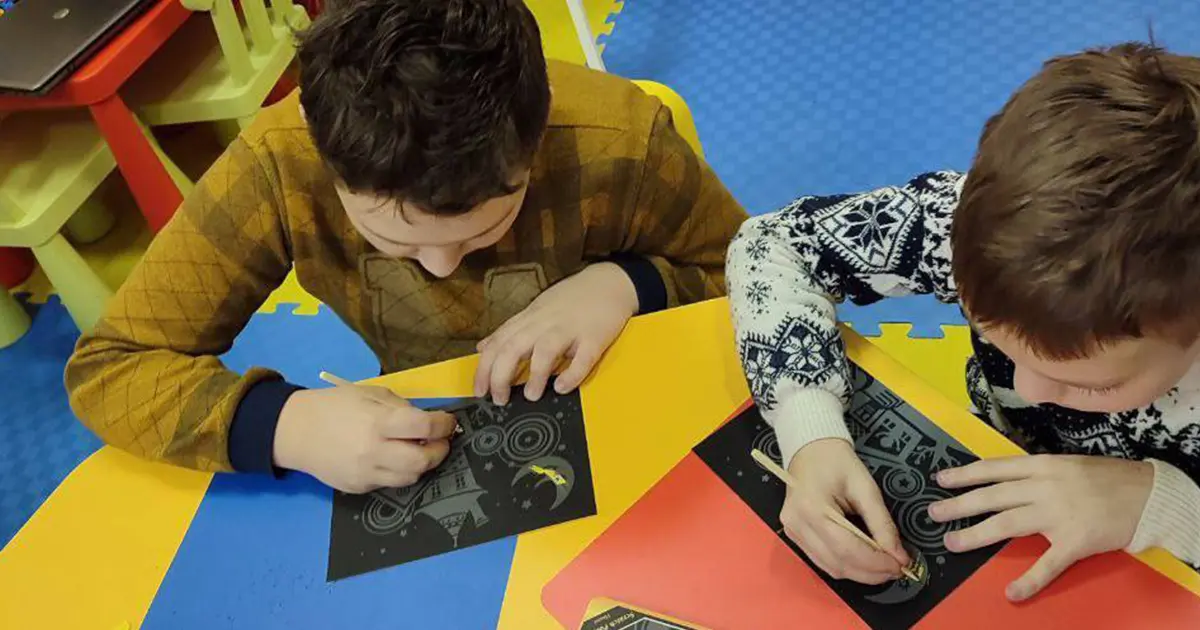 творчі набори дітям-сиротам