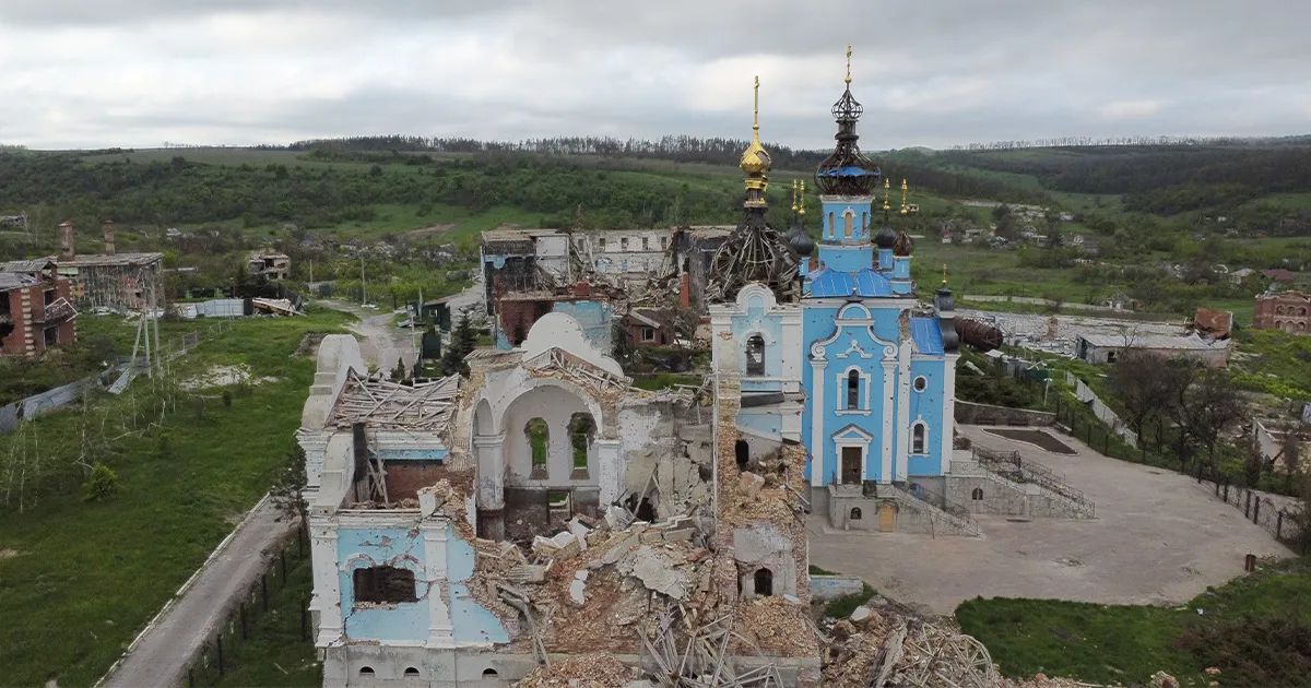 зруйновані школи лікарні церкви в Україні