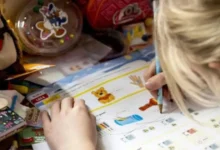 обов'язкове відвідування шкіл для українських дітей