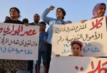 Активісти протестують проти дитячих шлюбів на площі Тахрір у центрі Багдада 28 липня 2024 року на тлі парламентських дебатів щодо запропонованої поправки до іракського закону про особистий статус.