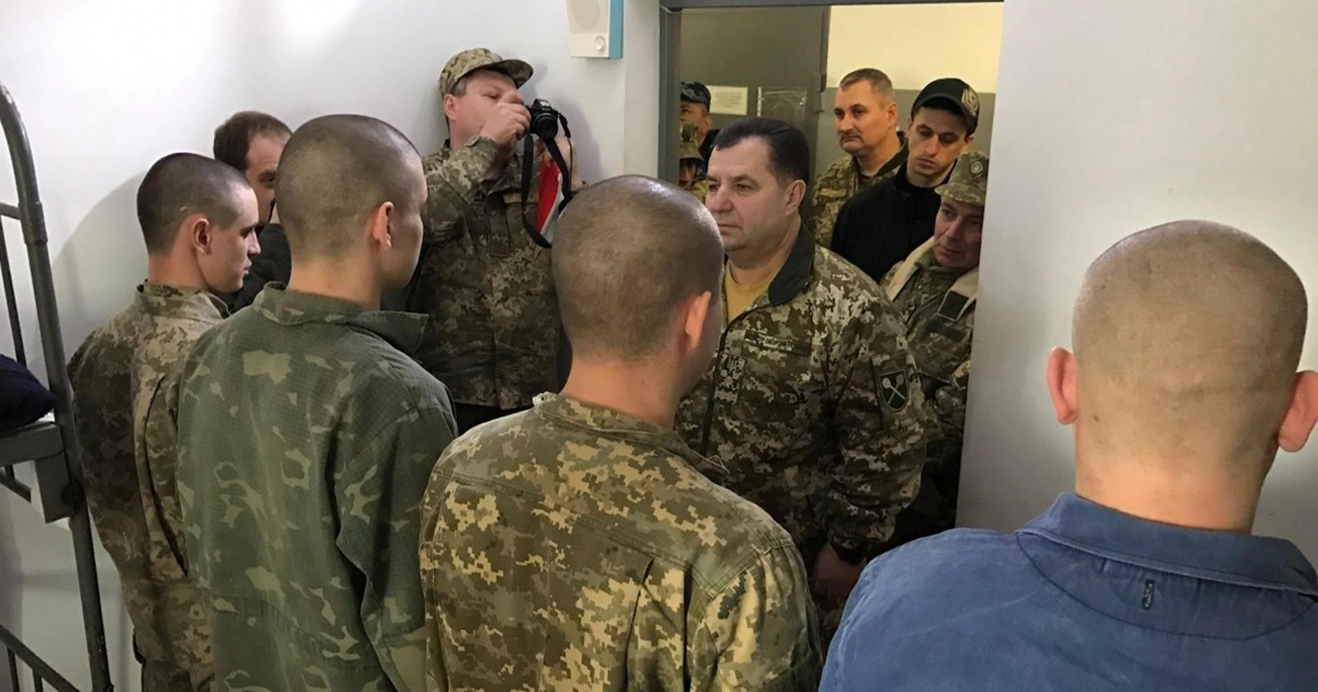 військові та гауптвахта