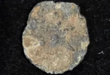 Рідкісна юдейська монета часів Хасмонеїв, знайдена американським туристом у Шіло