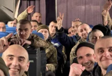 Українські військові після повернення з полону