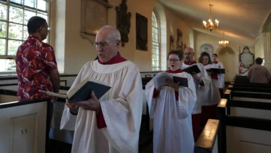 Дослідження Pew показує зміни у релігійному ландшафті США, зменшення кількості християн та зростання секуляризації.