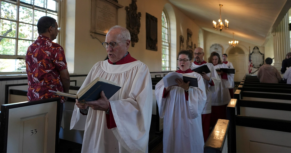 Дослідження Pew показує зміни у релігійному ландшафті США, зменшення кількості християн та зростання секуляризації.