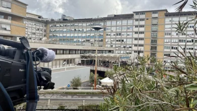 Папа Франциск у лікарні, його стан залишається критичним після респіраторної кризи