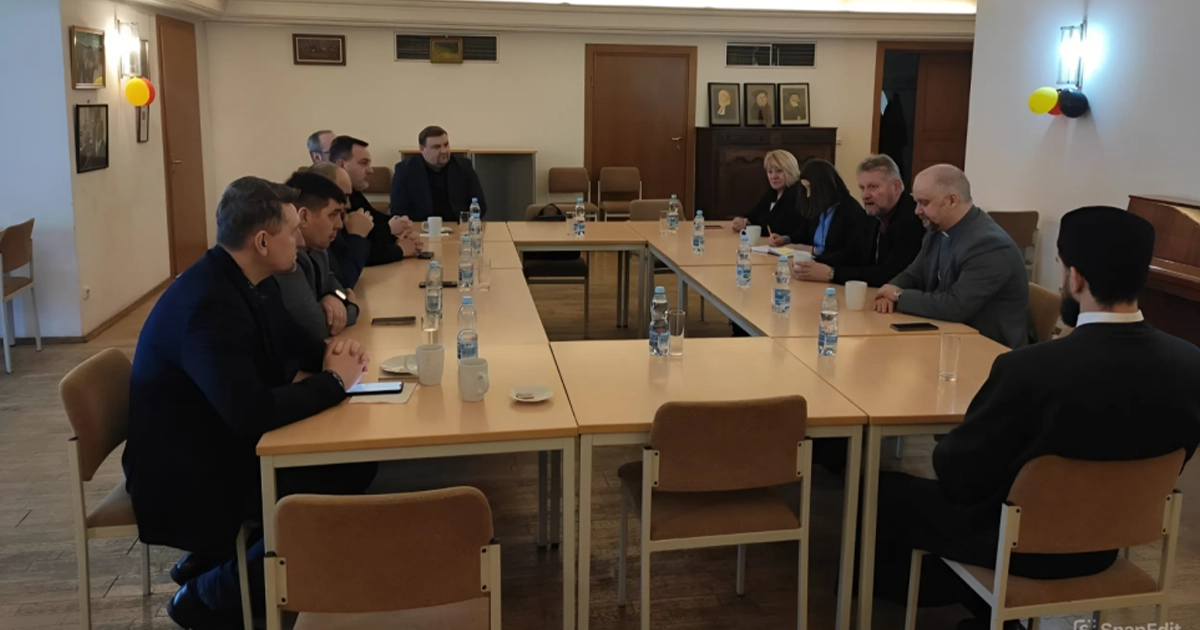 Представники ВРЦіРО під час зустрічі з єпископом Євангелічно-Аугсбурзької Церкви Польщі у Києві