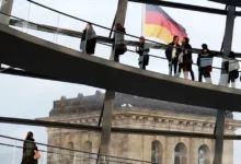 Українські біженці на вокзалі в Німеччині після прибуття