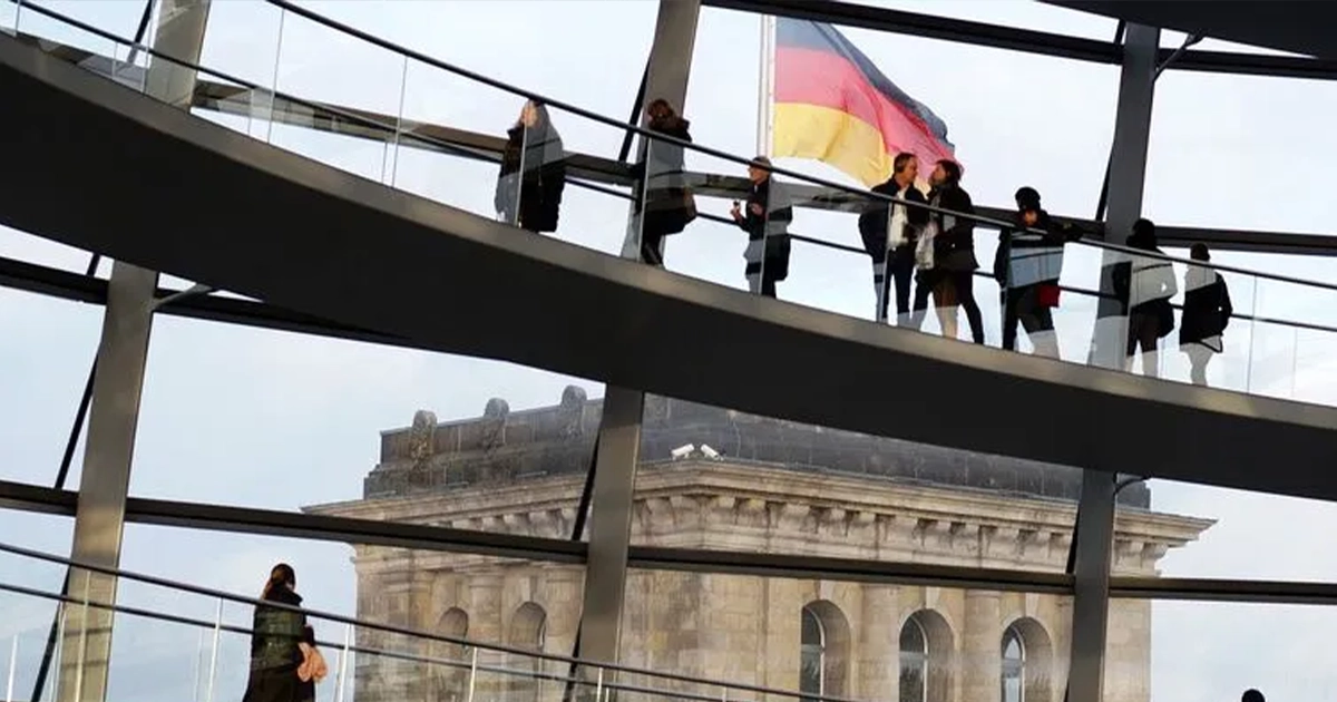 Українські біженці на вокзалі в Німеччині після прибуття