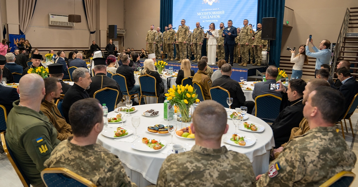 ІІІ Молитовний сніданок у Тернополі – єдність духовенства, військових і громадськості в молитві за Україну