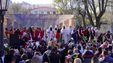 Актори у біблійних костюмах під час Великодньої реконструкції в Одесі, квітень 2025