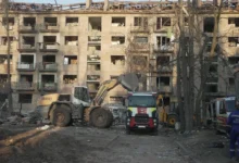 Наслідки ракетного удару по житловому будинку в Києві, квітень 2025