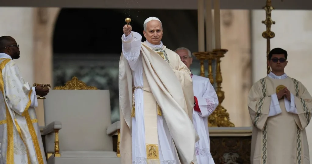 Папа Лев XIV на інтронізації у Ватикані