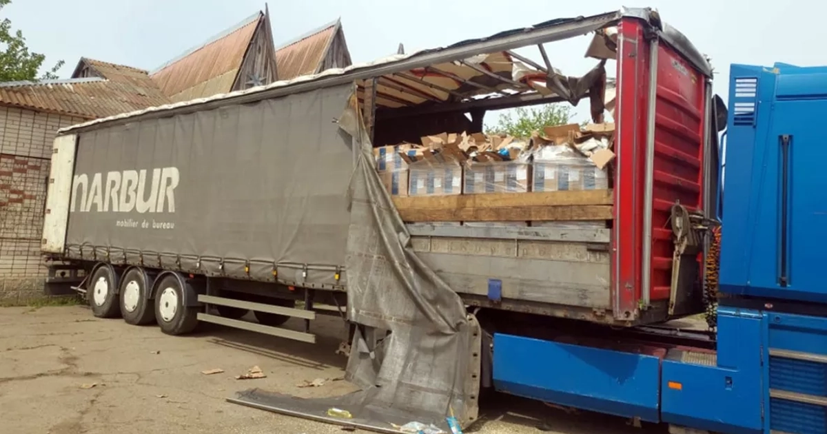 Вантажівка ADRA після атаки дрона в Херсонській області