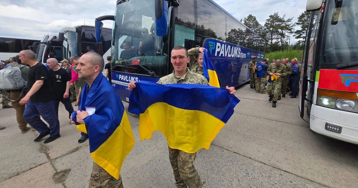 військові після повернення з полону