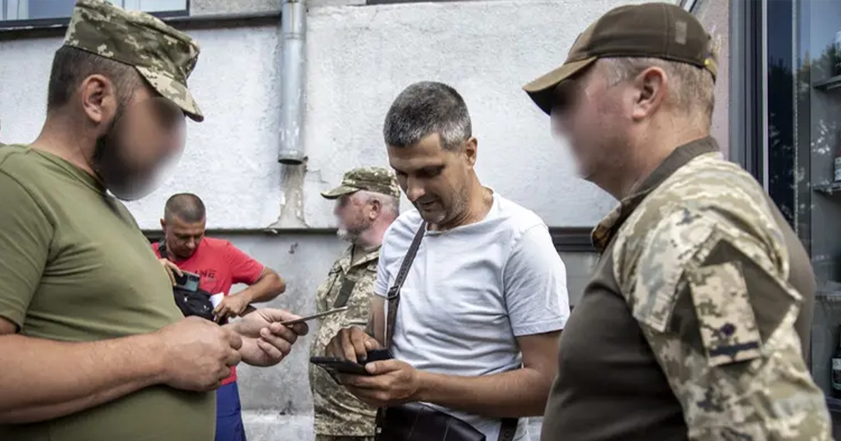 Кожен четвертий чоловік в Україні уникає пересування