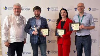 Команда ADRA Ukraine отримує нагороду на конкурсі «Благодійна Україна-2024»