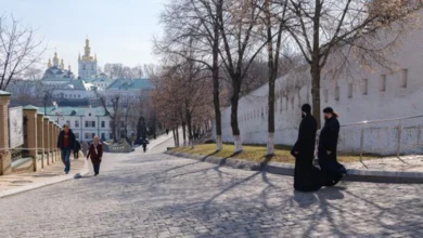 Священники в Україні під час богослужіння на тлі нових правил бронювання