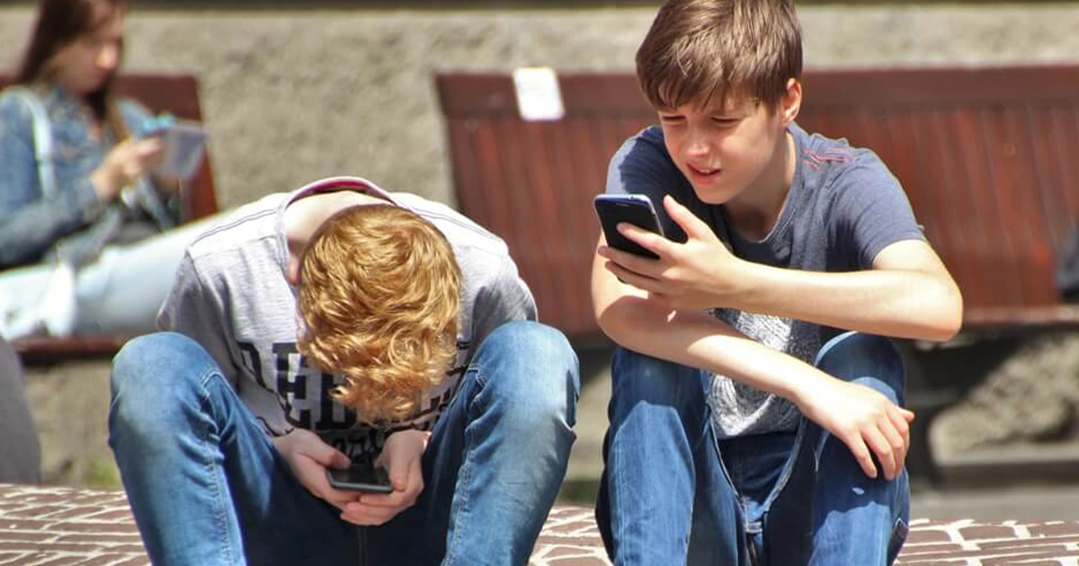 вплив думскролінгу на психічне здоров'я