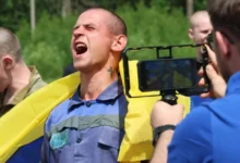 Повернення українських військовополонених додому під час обміну