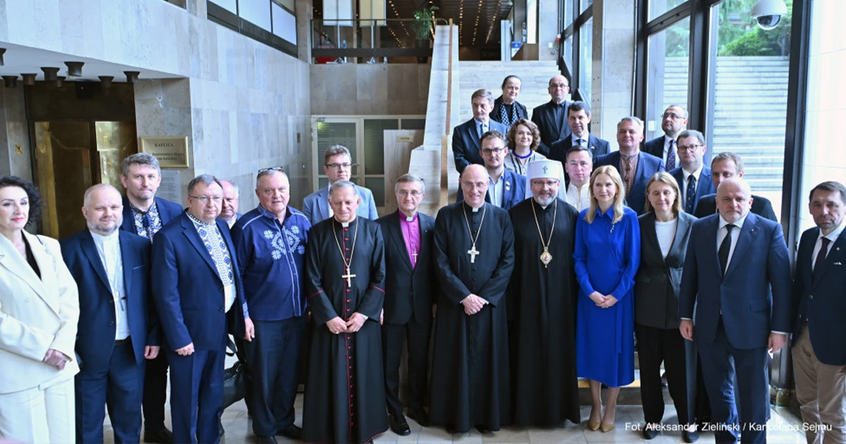 Учасники першого польсько-українського молитовного сніданку