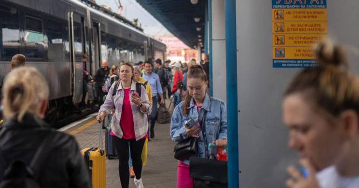 Українська молодь виїжджає за кордон