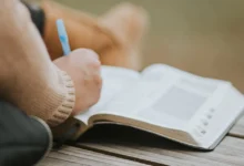 християни рідше відчувають тривогу, мають більше сенсу та підтримки в житті, ніж невіруючі.