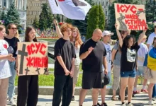 Християнська молодь іде Хрещатиком під час Маршу за Ісуса