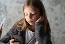 Підліток вимикає смартфон заради психічного здоров’я