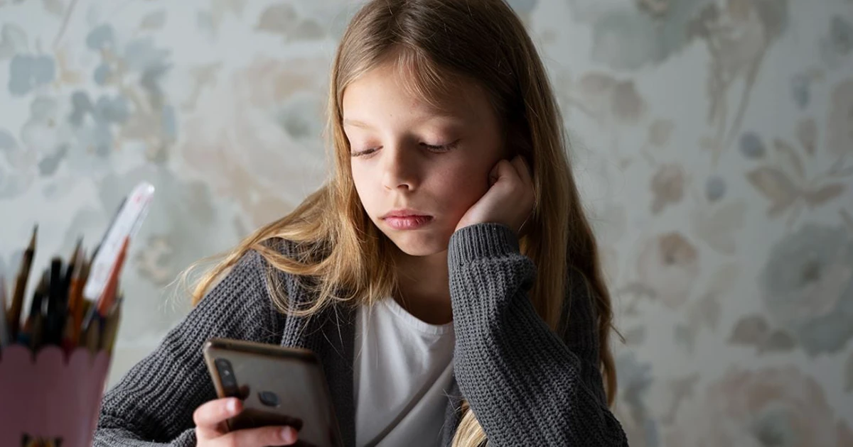 Підліток вимикає смартфон заради психічного здоров’я