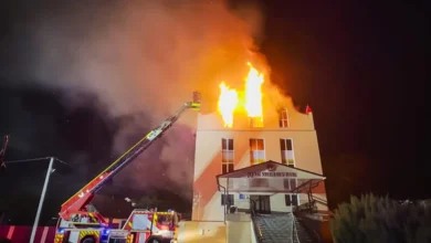 Рятувальники ліквідують пожежу в Домі молитви в Шепетівці після удару блискавки
