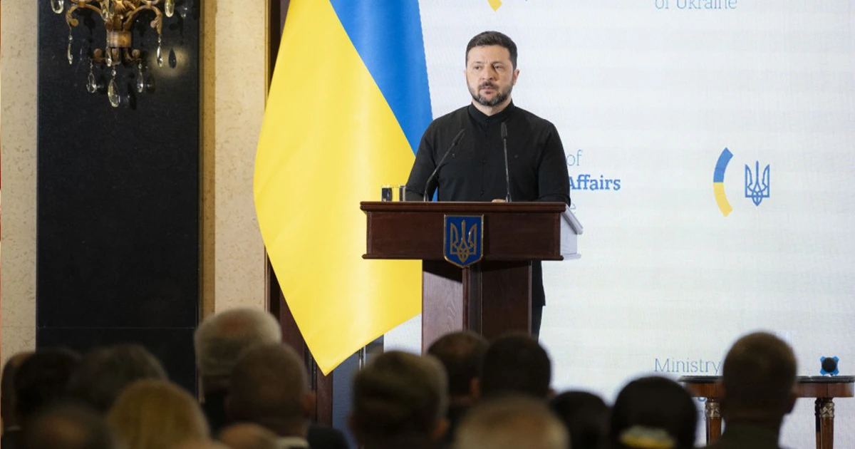 Президент Зеленський під час наради озвучує перелік країн для впровадження множинного громадянства