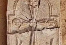 Древній гіпсовий хрест, знайдений на острові Сір-Бані-Яс в ОАЕ