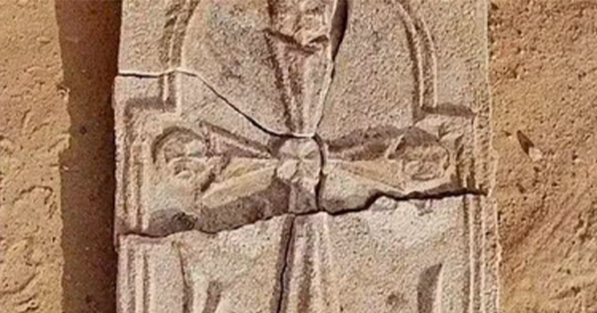 Древній гіпсовий хрест, знайдений на острові Сір-Бані-Яс в ОАЕ