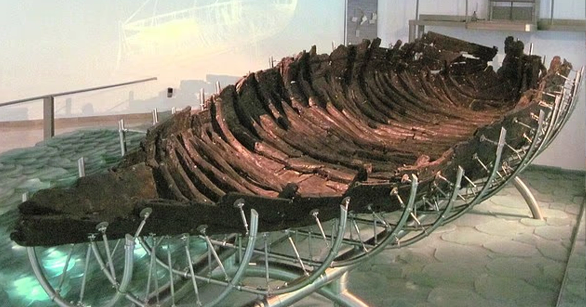 Давній човен І століття з Галилейського моря, відомий як «човен Ісуса»