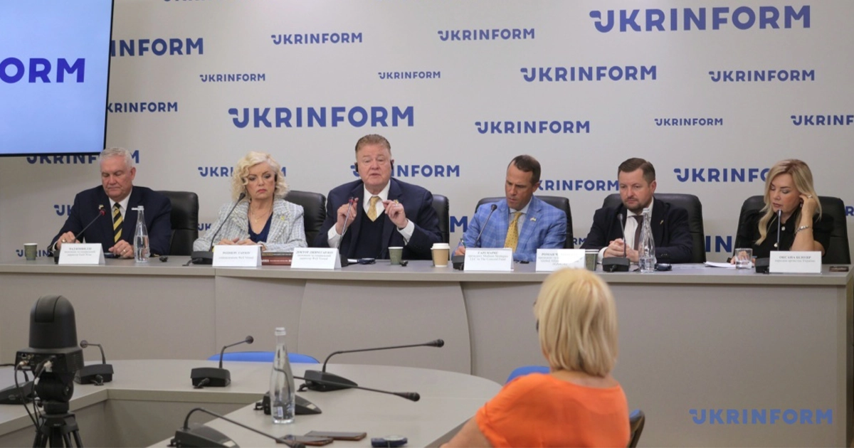 До України прибула делегація християнських лідерів США з духовною місією підтримки. Вони виступають за мир, правду й молитву у війні з Росією.